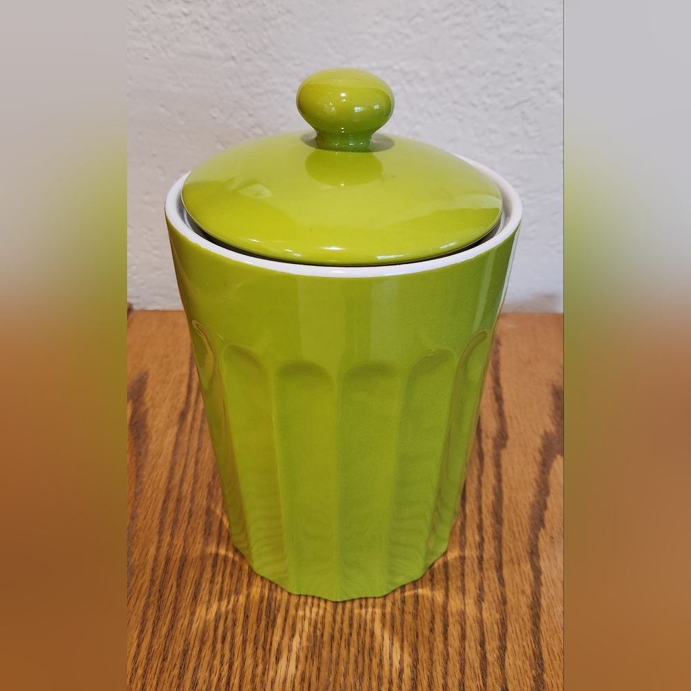 TAG GREEN CERAMIC CANISTER 9 X 6 INCHES